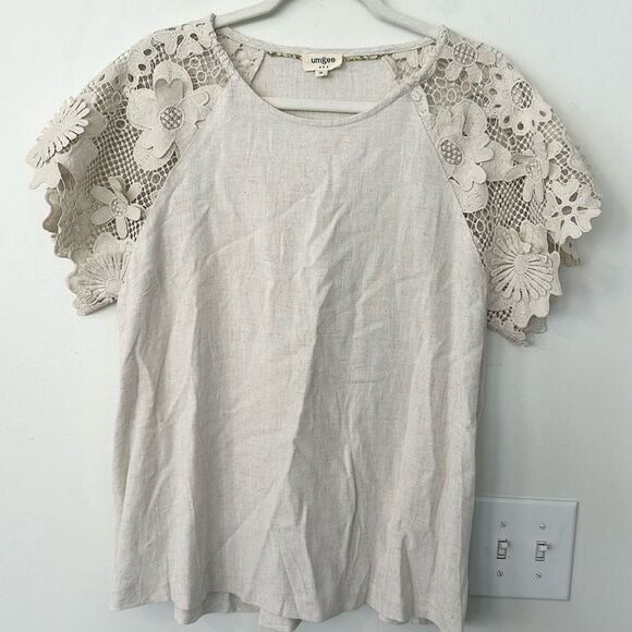 UMGEE Cream  Floral Sleeves Appliqué Top M - Picture 1 of 5